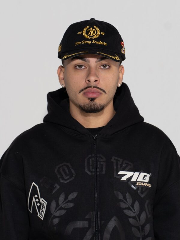 BONÉ "SCUDERIA" PRETO/DOURADO